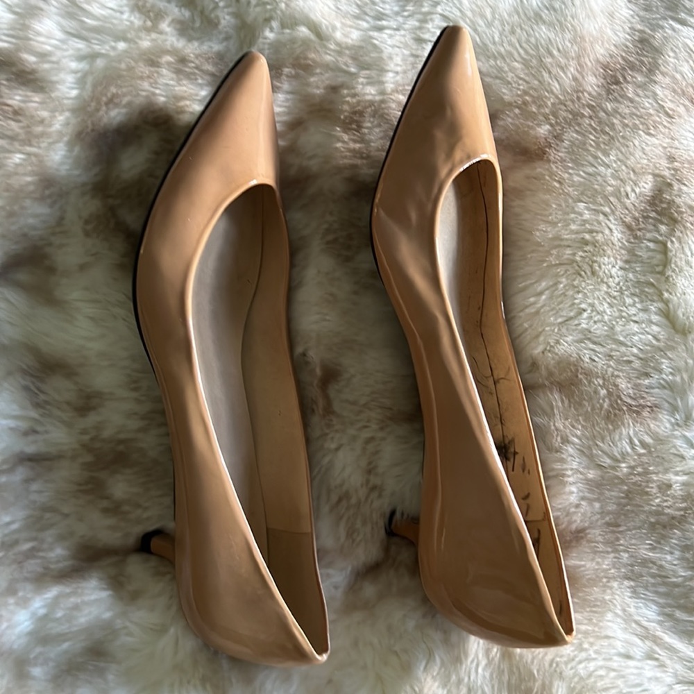 Great Used Condition Stuart Weitzman Patent Pumps - image 3